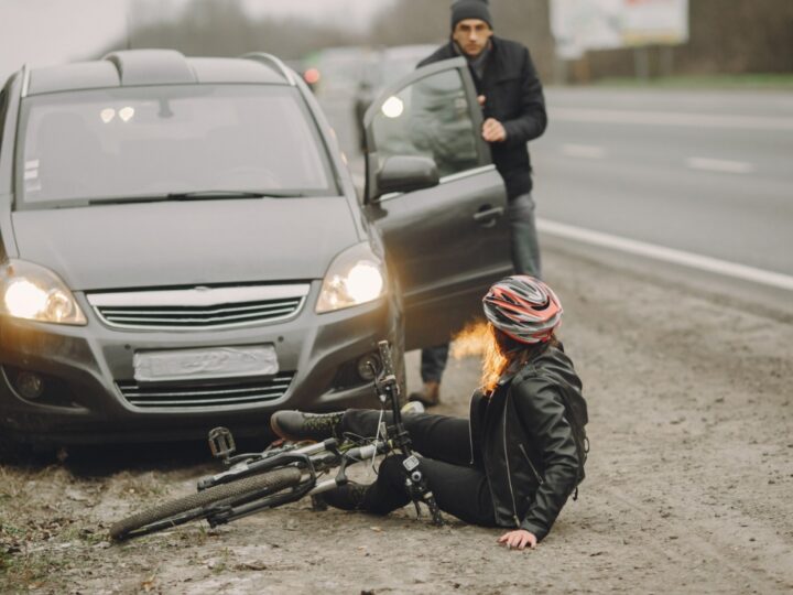 Wypadek na przejściu dla pieszych we Wrześni – kobieta potrącona przez samochód
