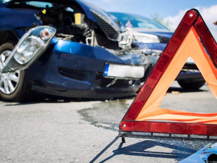 Wypadek drogowy w Węgierkach – pojazd ciężarowy i dwa samochody osobowe zderzyły się na ulicy Wrzesińskiej