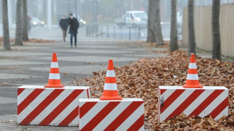 Nieoczekiwane utrudnienia na autostradzie A2 w wyniku kolizji w pobliżu Wrześni