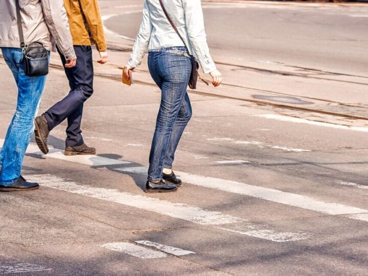 Młodzi aktorzy z Górnych Grądów uczą bezpieczeństwa na drodze w zabawny sposób