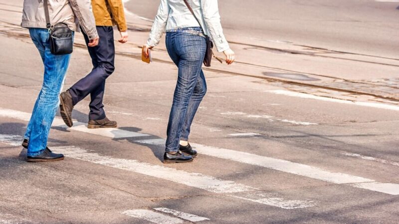 Młodzi aktorzy z Górnych Grądów uczą bezpieczeństwa na drodze w zabawny sposób