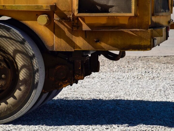 Nowa nawierzchnia w powiecie wrzesińskim: 340 tysięcy na bezpieczniejsze drogi