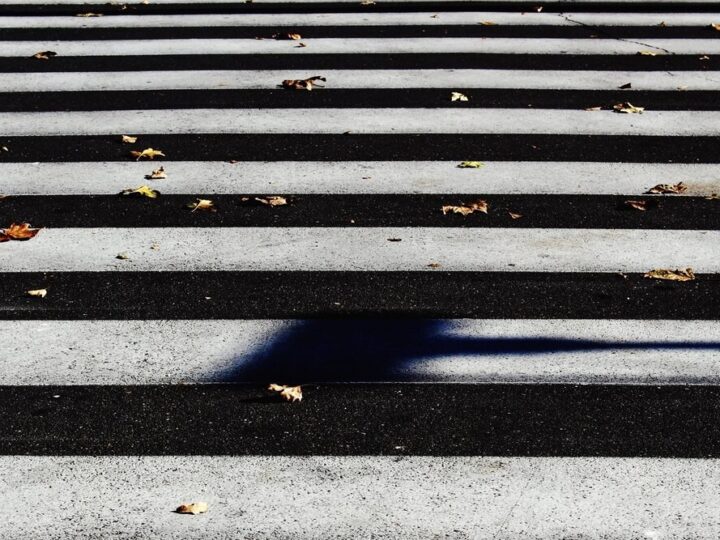 Młodzież z Górnych Grądów uczy seniorów, jak być bezpiecznym na drodze