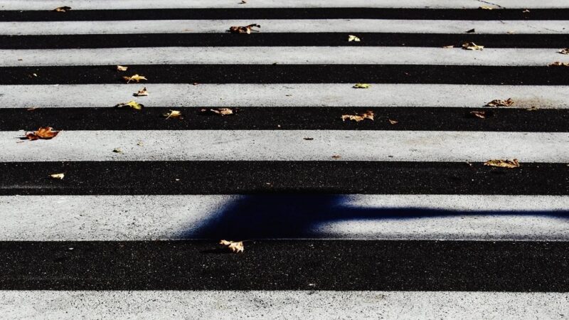 Młodzież z Górnych Grądów uczy seniorów, jak być bezpiecznym na drodze