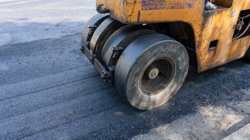 Asfaltowe inwestycje w Nekli: poprawa bezpieczeństwa i estetyki dróg