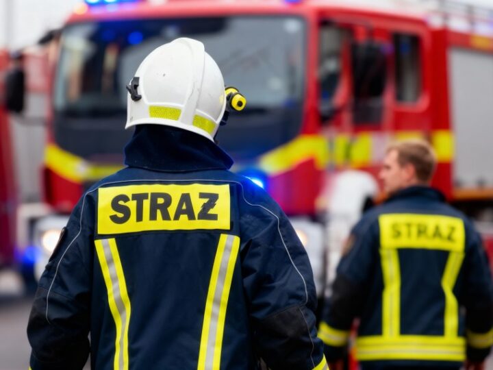 Strażacy ochotnicy z Wielkopolski z dumą niosą wojewódzki sztandar