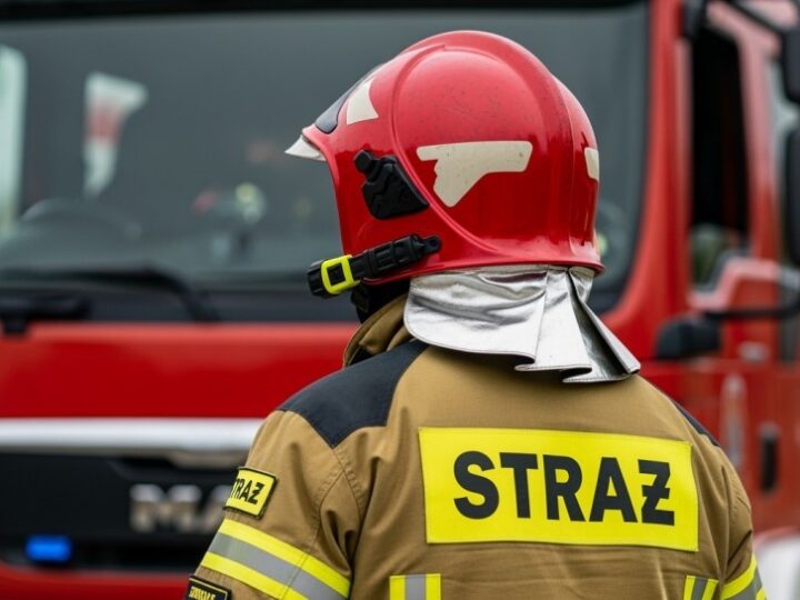 Strażacy z OSP Nekla ratują psa i gaszą pożar sadzy w Zasutowie