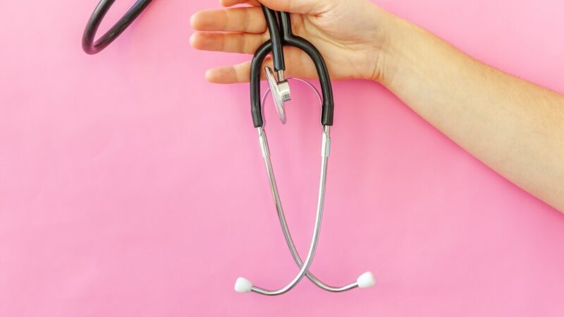 Strażacy z OSP Pyzdry z nowym sprzętem w walce z rakiem: profesjonalna pralnia dla zdrowia ratowników