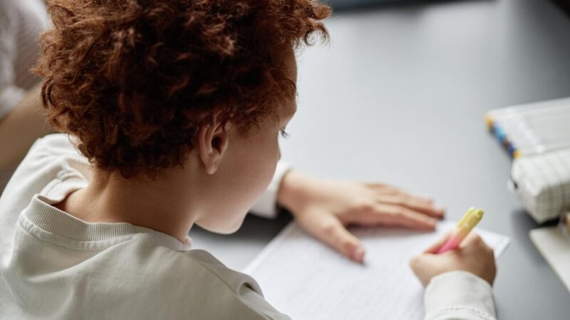 Szkolenie o bezpieczeństwie dzieci: Przeciwdziałaj przemocy i buduj wsparcie