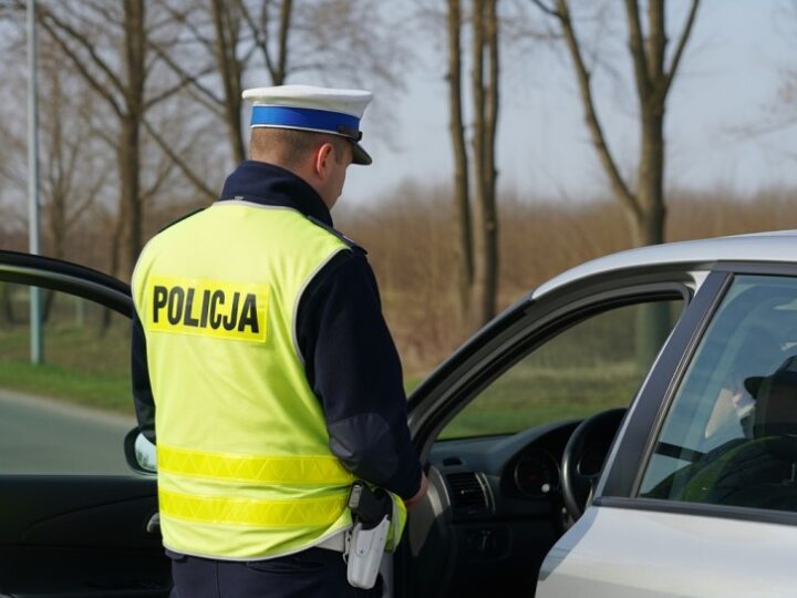 Pędził 103 km/h w obszarze zabudowanym i stracił prawo jazdy na 3 miesiące