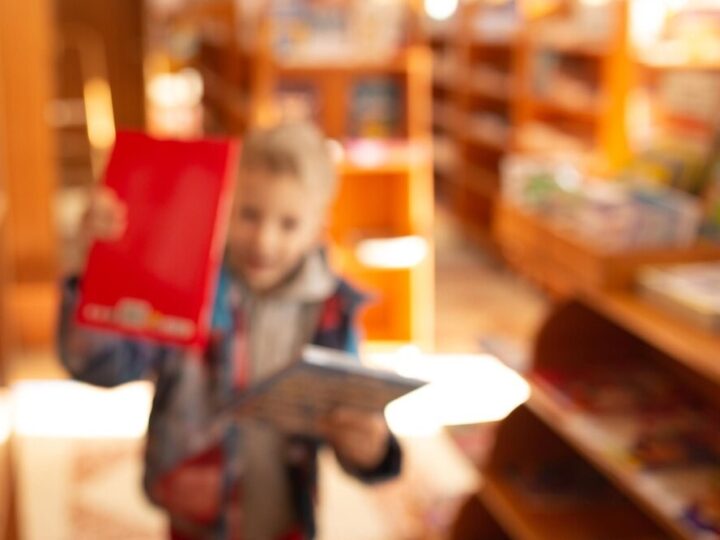 Straż Miejska edukuje dzieci we Wrześni o bezpieczeństwie na przejściach dla pieszych