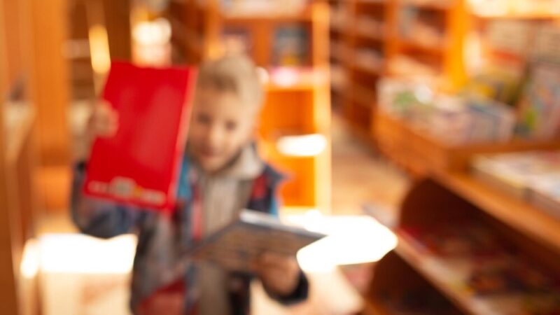 Straż Miejska edukuje dzieci we Wrześni o bezpieczeństwie na przejściach dla pieszych